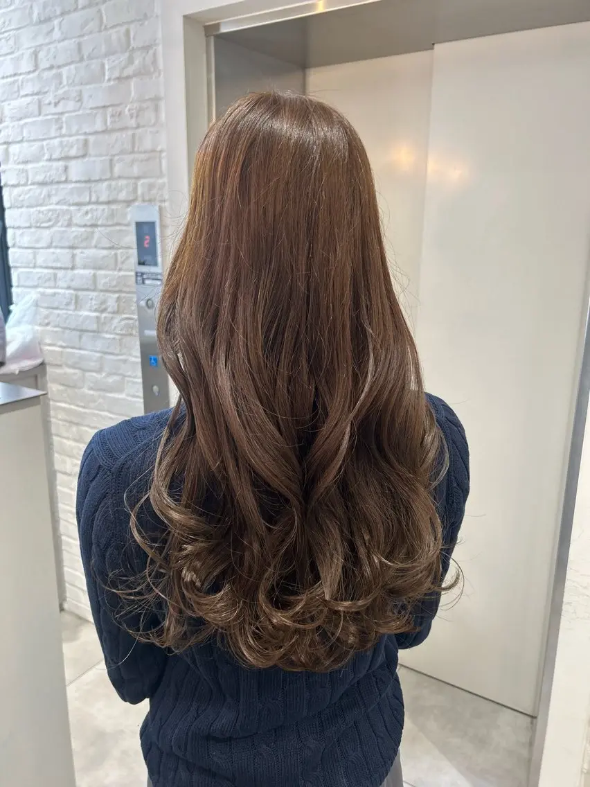 ロング カラー ベージュカラー カット ヘアカラー オリーブベージュ/ ブリーチなし透明感のヘアスタイル