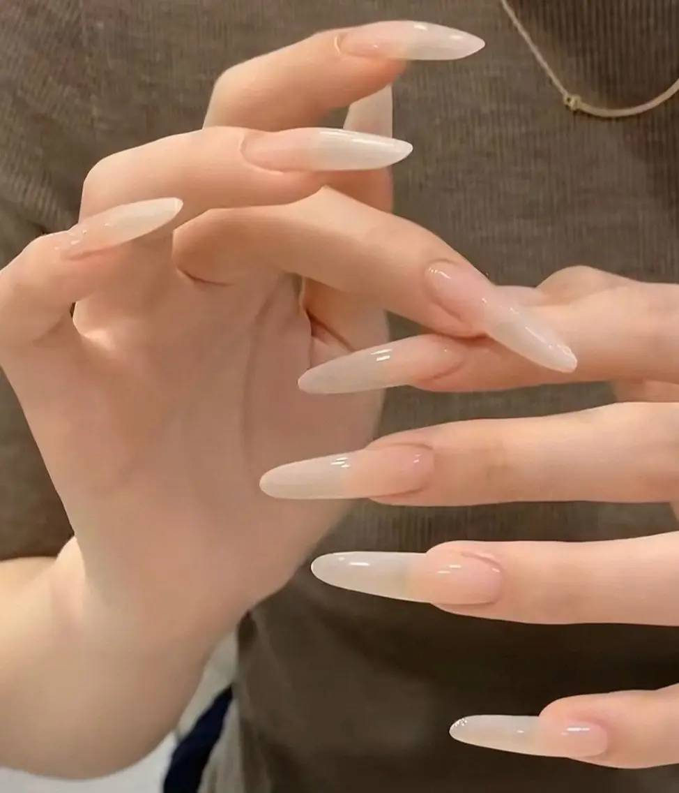 ロング AMI Nailsalonのネイルデザイン