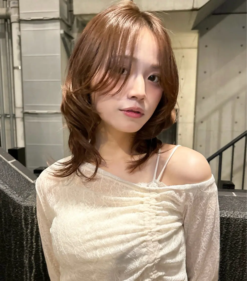 ミディアム カラー 透け感ベージュ🤎 韓国ヘアtakutoのヘアスタイル