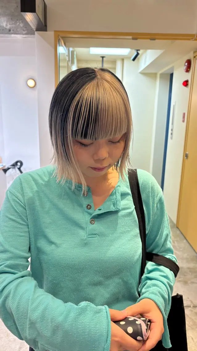 ショート カラー 黒髪 ブリーチ ブロンド ホワイトブロンド カット ヘアカラー パーマ トリートメント パル__レイヤー/パ ーマ/デザインカラーのヘアスタイル