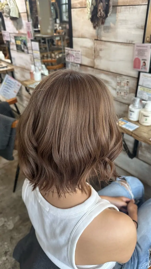 カラー ベージュカラー ミルクティーベージュ ヘアカラー 手嶋 理仁のヘアスタイル