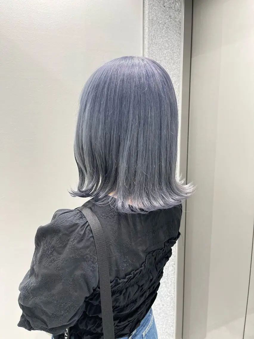 セミロング カラー ブルーカラー シルバー ラベンダー💜 グレージュ🩶のヘアスタイル