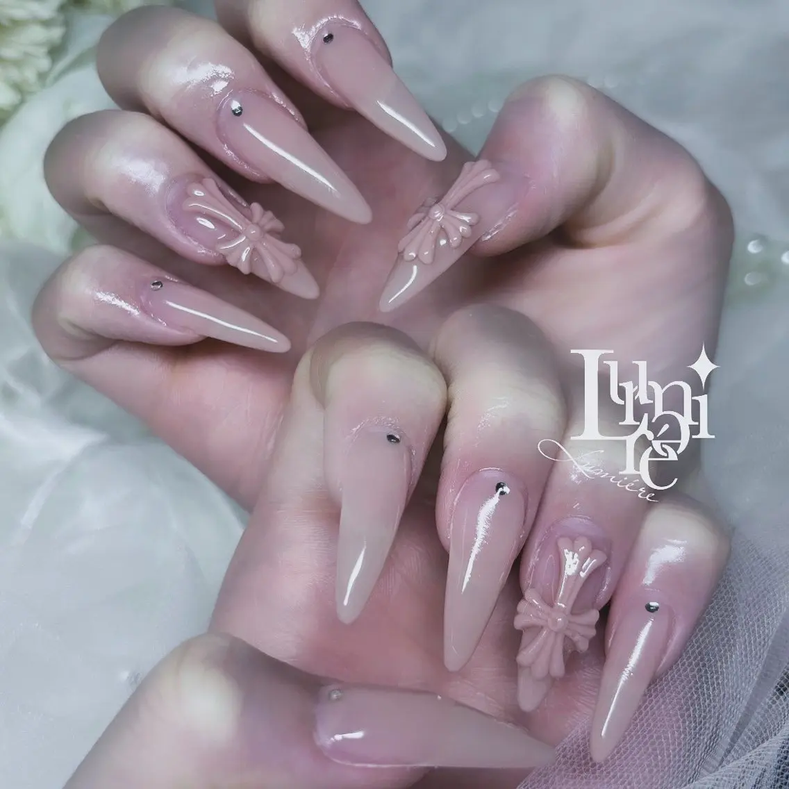 ネイル ハンドネイル Lumière｜ ロング｜ワンホンのネイルデザイン