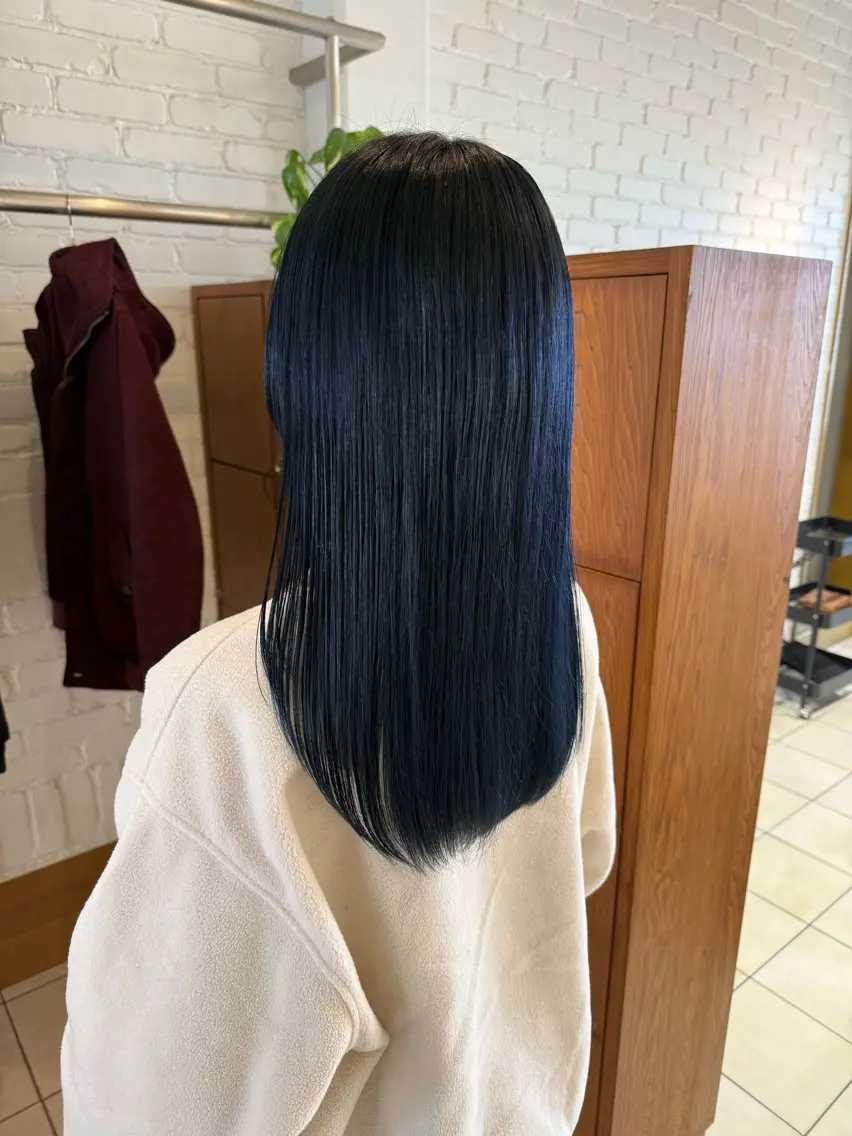 ロング カラー ブリーチ ダブルカラー ネイビーカラー 🌟デザインカラー 🌟コノミ🌟のヘアスタイル
