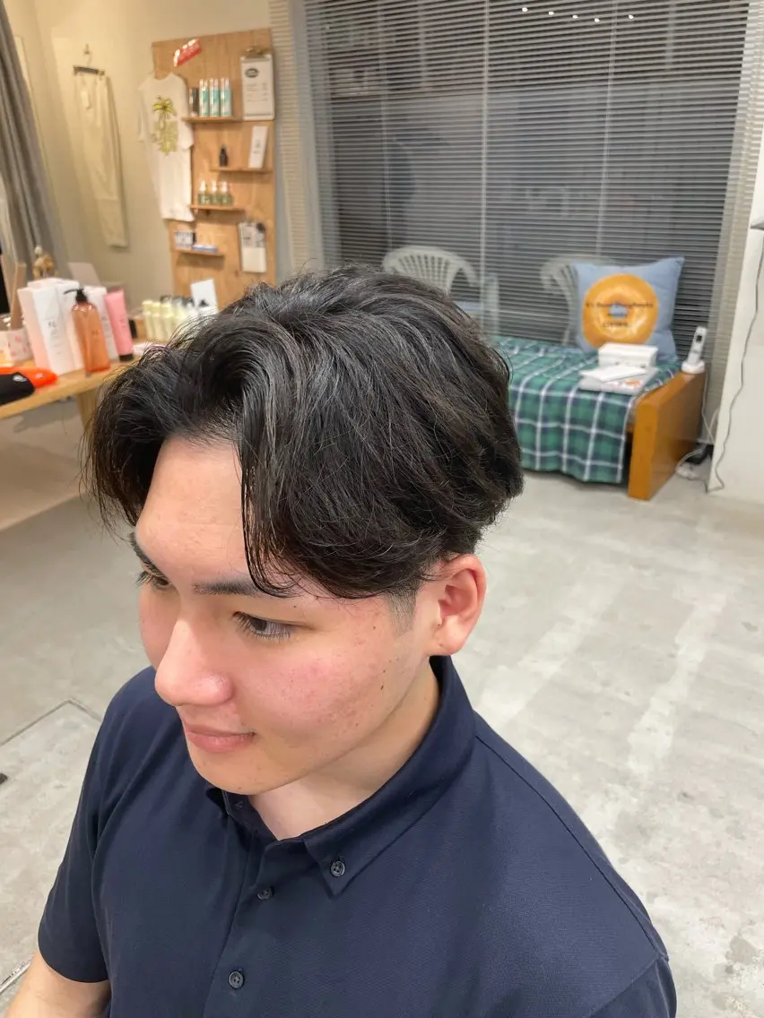 ミディアム メンズ ミディアムパーマ センターパート メンズ韓国風 メンズパーマ 刈り上げ 平川大起 /西千葉駅のヘアスタイル