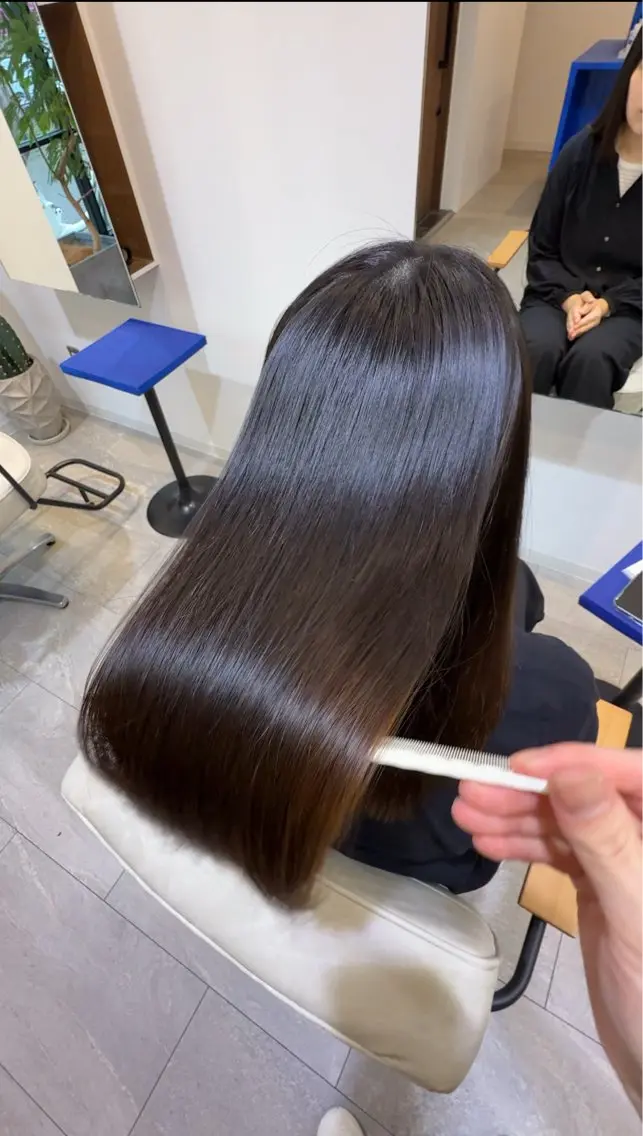 ロング 縮毛矯正 齋藤 里紗のヘアスタイル