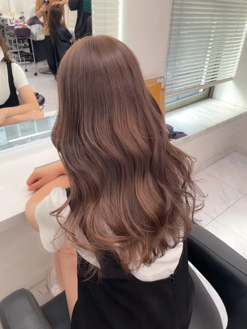 セミロング カラー ベージュカラー ブリーチ ブラウンカラー ケアブリーチ グレージュ 抜け感レイヤー︴ ニュアンスカラーのヘアスタイル