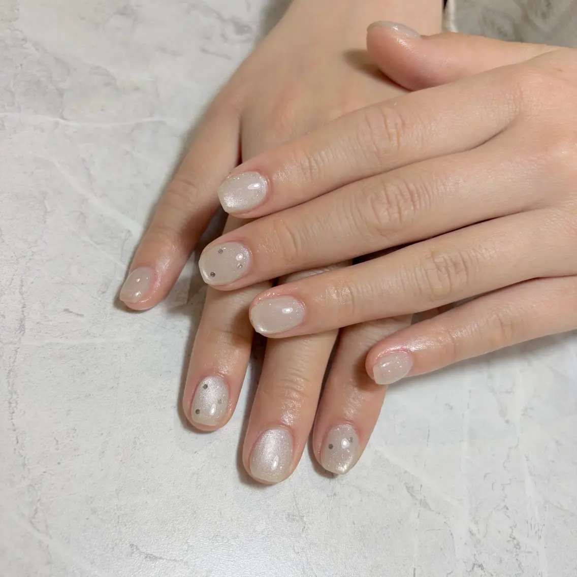 ネイル マグネットネイル ハンドネイル WHITE NAIL 鳳店NARUMIのネイルデザイン