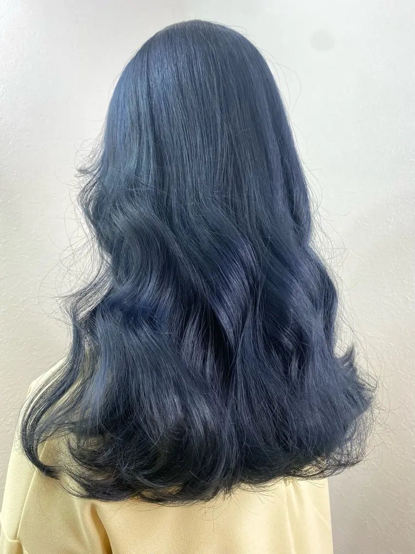 カラー ブリーチ ネイビーカラー 中村 彩夏のヘアスタイル