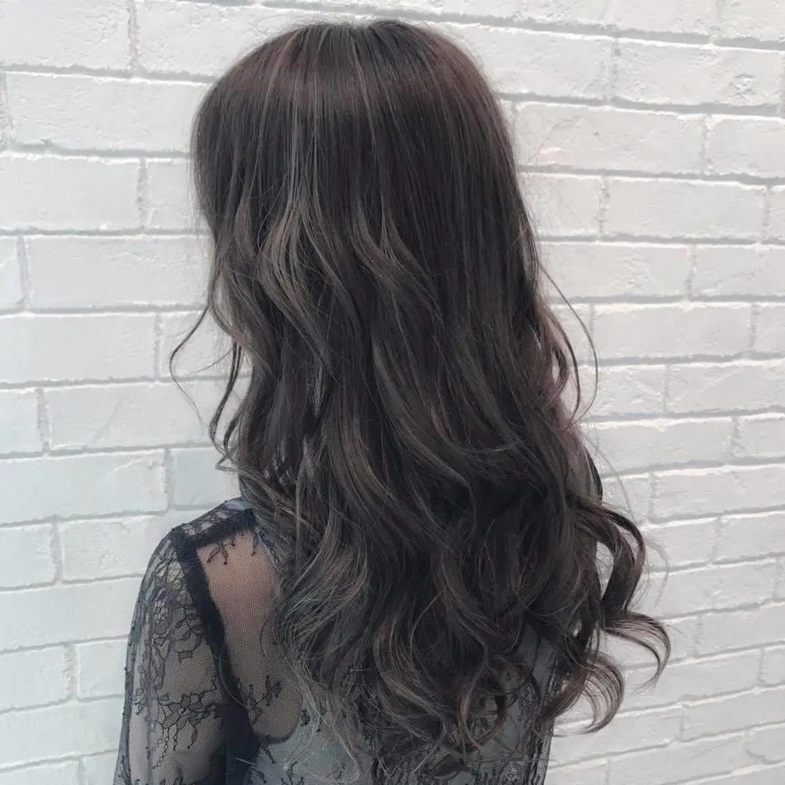 セミロング カラー ブリーチ ケアブリーチ グレージュ ハイライトカラー ハイライト 【透明感、艶髪】西村 有司のヘアスタイル