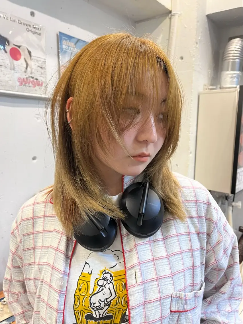 ミディアム カラー ミディアムレイヤー ベージュカラー レイヤーカット ヘアカラー トリートメント kosoraレイヤー ハイトーン/デザインのヘアスタイル