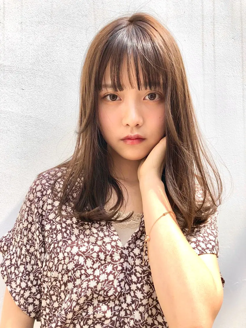 セミロング カラー ベージュカラー ブリーチ 透明感カラー グレージュ イルミナカラー 鈴木早記 insta →saki_03sのヘアスタイル