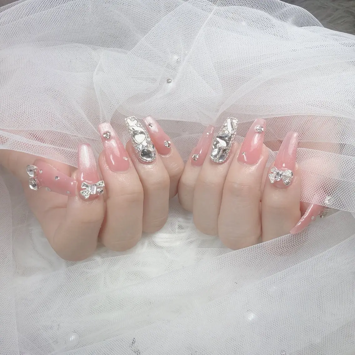 ネイル アートネイル ジェルネイル 韓国ネイル リボン ワンホンネイル ハンドネイル Lana Nailのネイルデザイン