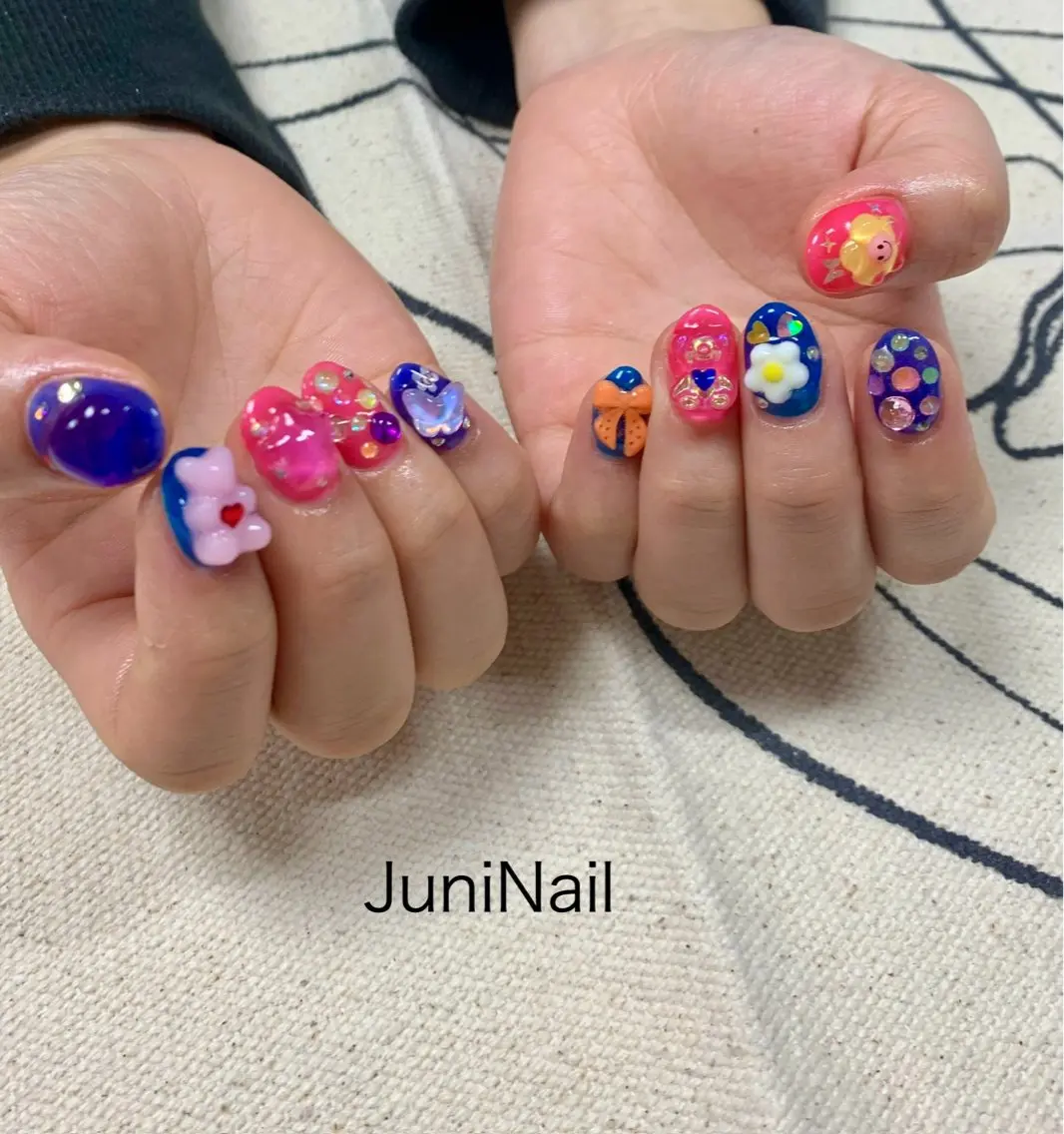 ネイル オーロラネイル フラッシュネイル 氷ネイル・うるうるネイル キラキラネイル 韓国ネイル ハンドネイル JuniNail 주니네일🇰🇷suのネイルデザイン