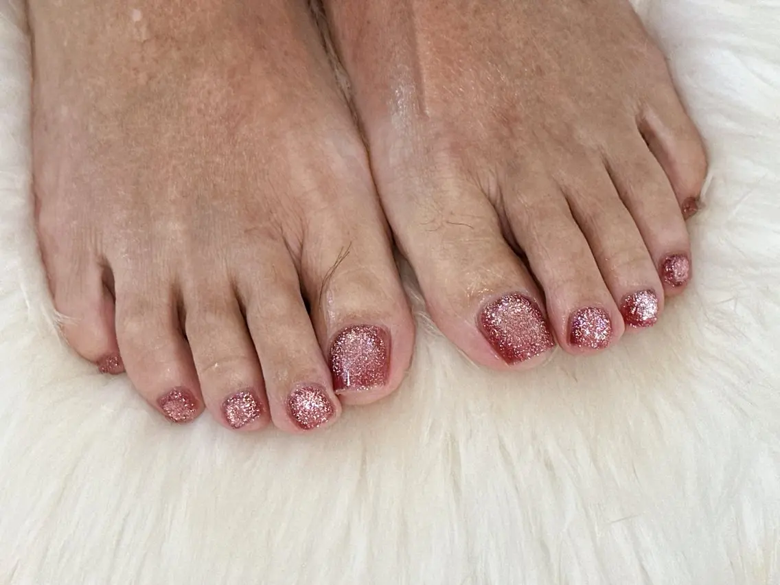 ネイル オーロラネイル フットネイル フレンチネイル ジェルネイル ハート フットネイル kiki nail たまプラーザのネイルデザイン