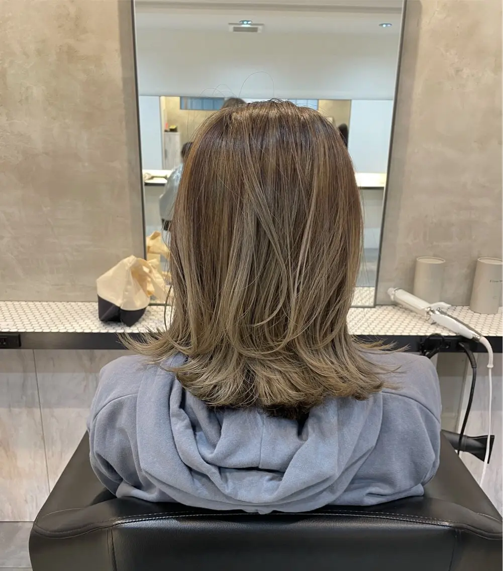 セミロング カラー バレイヤージュ レイヤーカット ニュアンスカラー🫧 加納のヘアスタイル