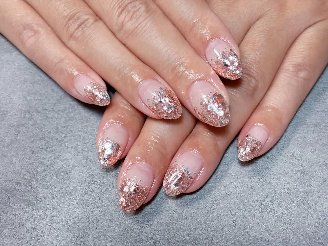 ネイル ラメ(グリッター) ラメグラデーション マグネットネイル 夏ネイル ハンドネイル ハンドケア 💫ゆか_ Nailartistのネイルデザイン