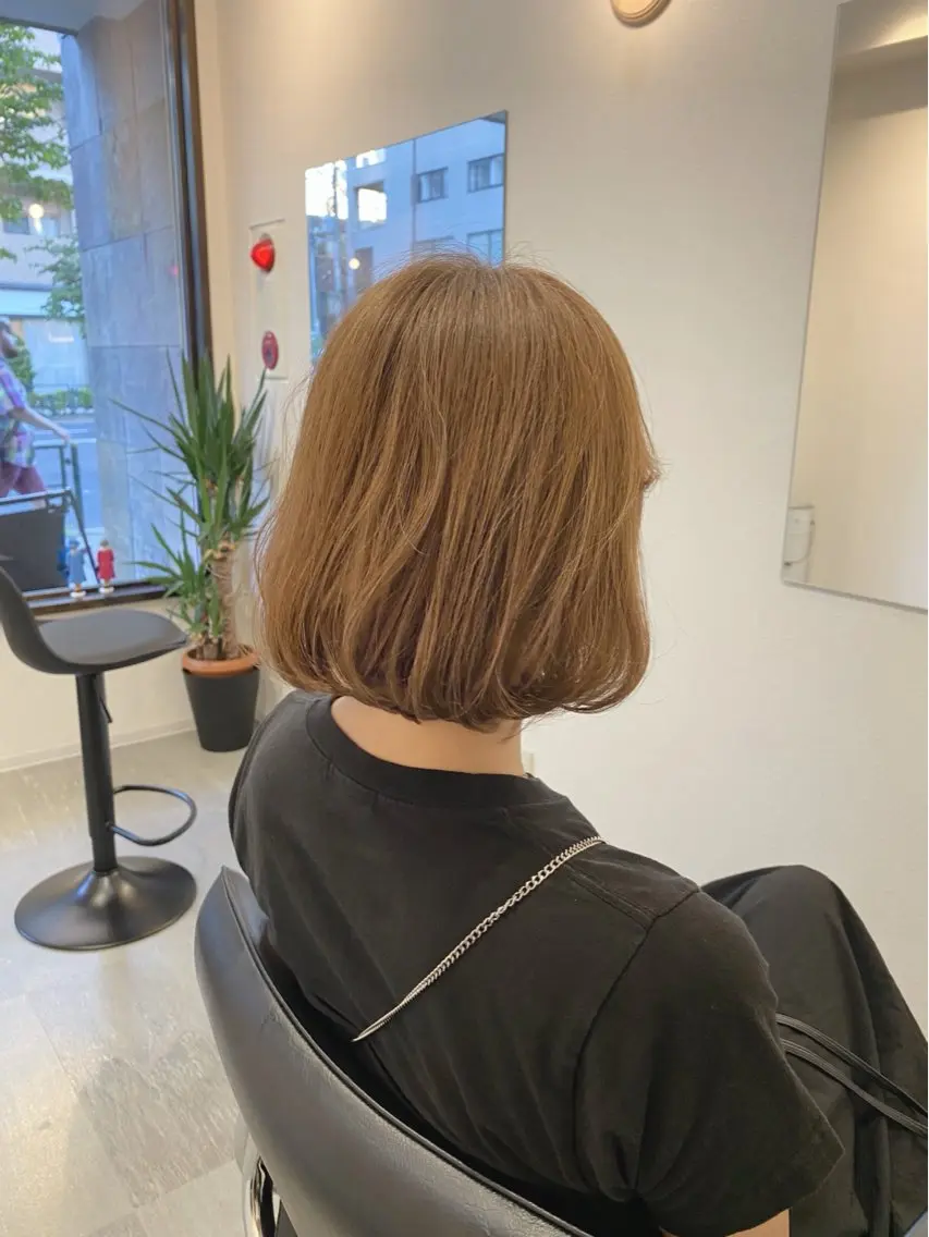 ミディアム ボブ ヘアカラー conne& ririのヘアスタイル
