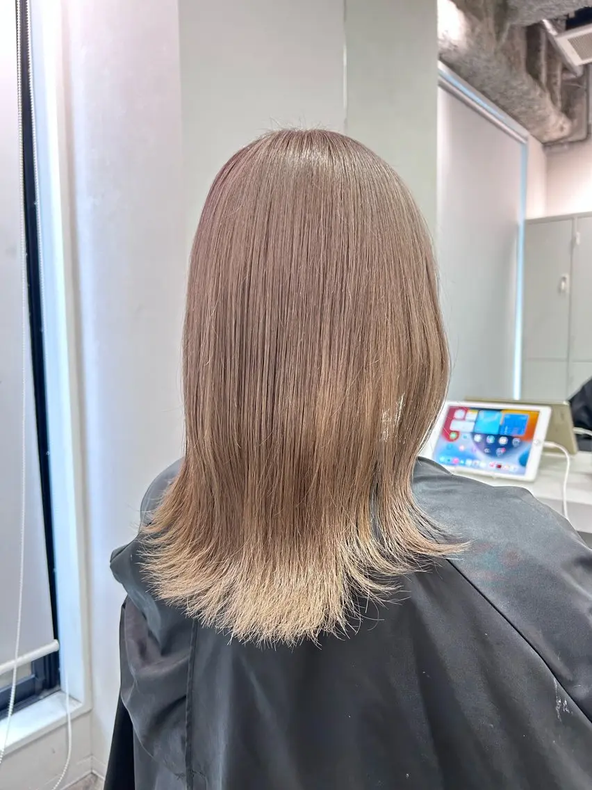 ミディアム カラー ヘアカラー トリートメント ハイトーン&髪質改善 &韓国エクステ🤎のヘアスタイル