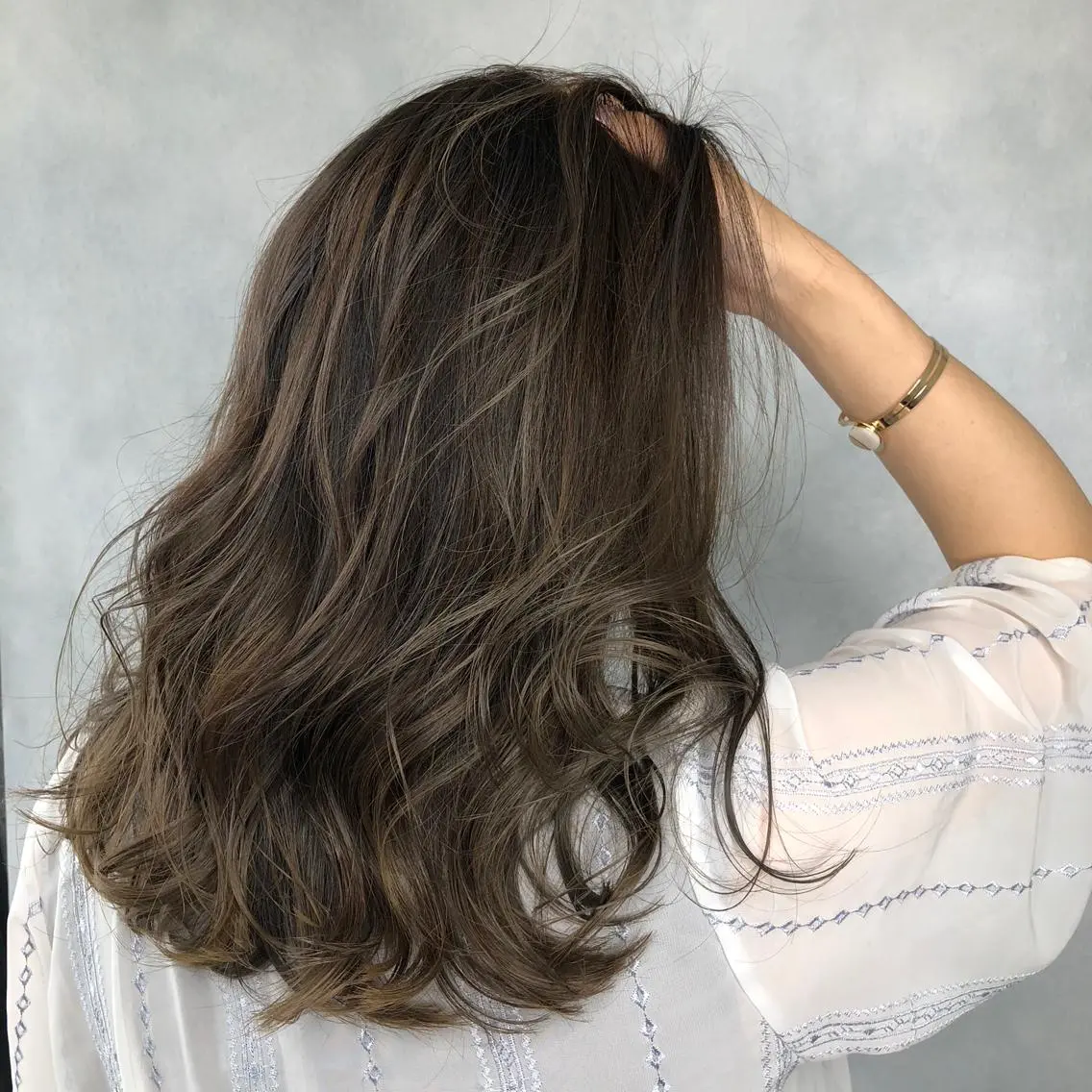 ロング カラー ベージュカラー ハイライトカラー シアーベージュ ハイライト ORIKA 美容室のヘアスタイル
