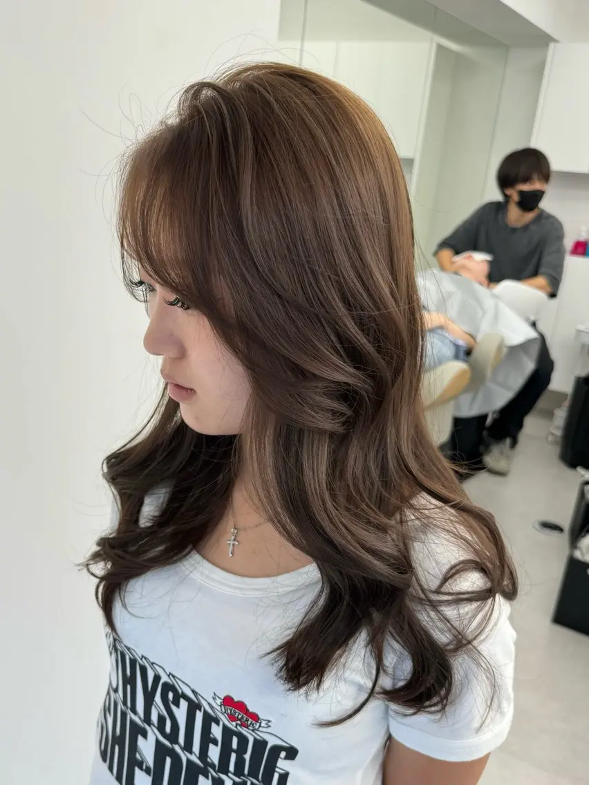 ロング カット ヘアカラー トリートメント 顔まわりの神様✨ 透明感カラー藤嶋秀幸のヘアスタイル