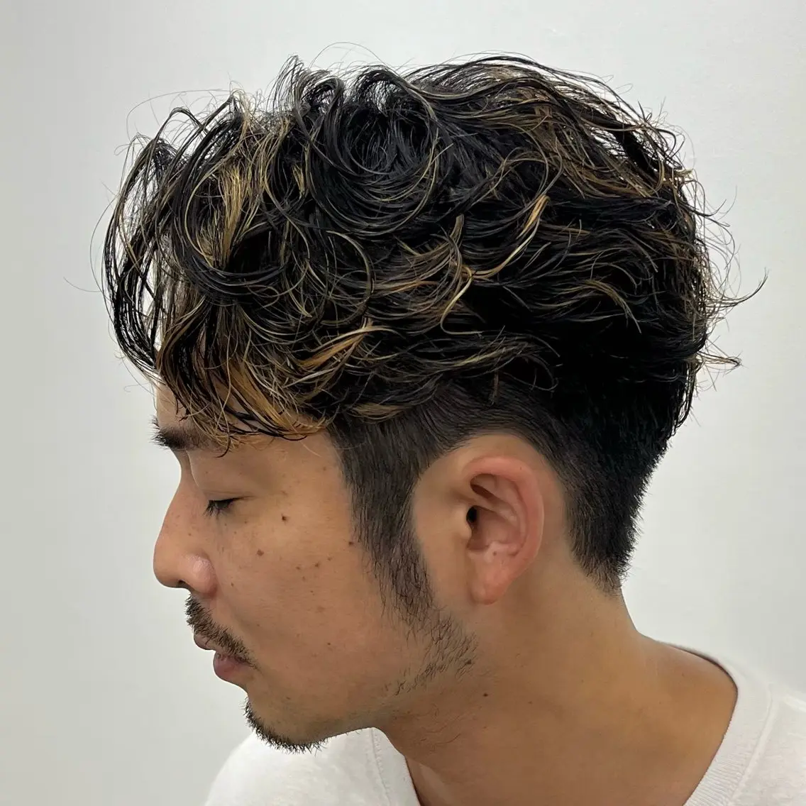 ショート パーマ メンズ オールバック フェードカット フェザーパーマ メンズパーマ スキンフェード カット パーマ 立川/メンズパーマ 厚進太郎のヘアスタイル