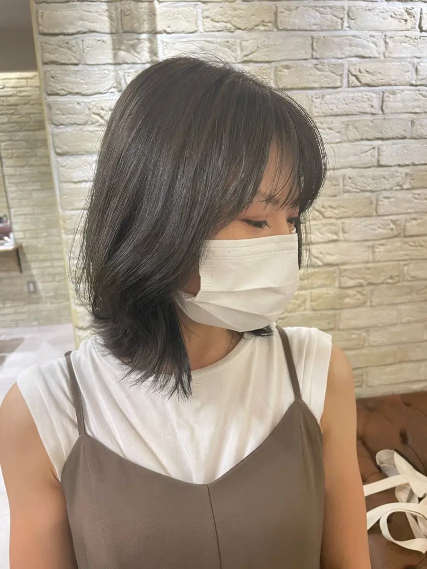 ミディアム 河上 麻衣/白髪ぼかしのヘアスタイル