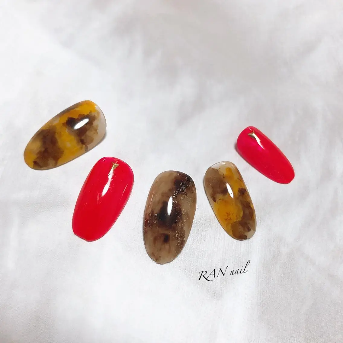 ネイル べっ甲ネイル ブラウン フットネイル キラキラネイル オフィスネイル ハンドネイル フットネイル RAN nailのネイルデザイン