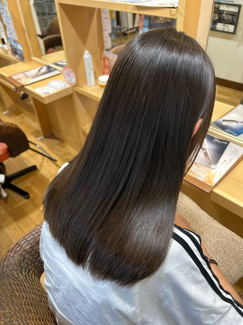 ロング 岩田 カミラのヘアスタイル