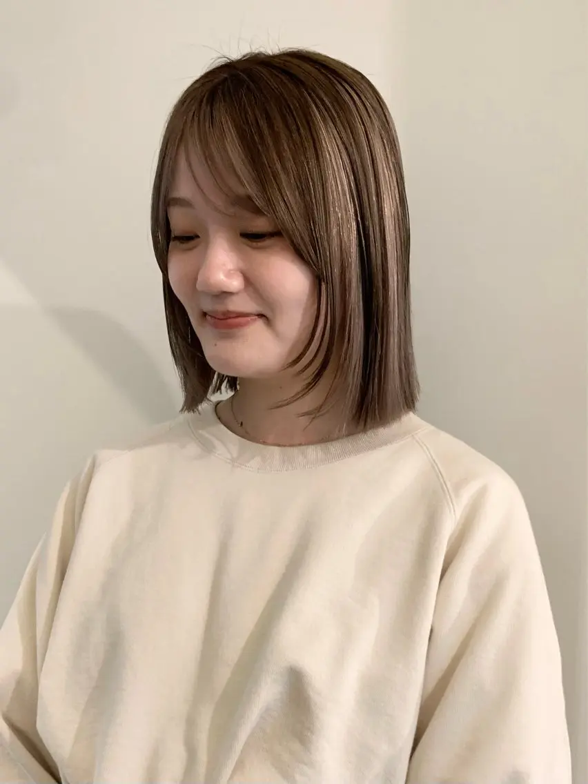ミディアム カラー ベージュカラー ホワイトベージュ ボブ ヘアカラー 落合希 Olivebeigeのヘアスタイル