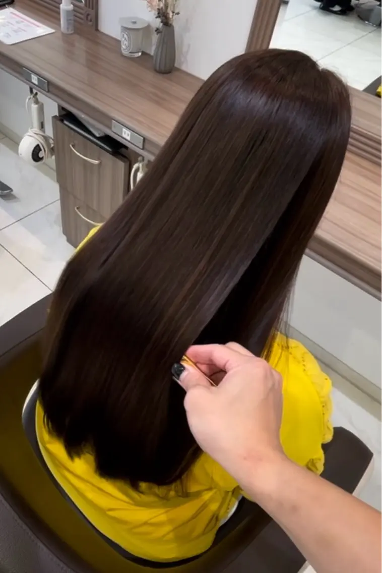 ロング 縮毛矯正/髪質改善 継続する美髪のヘアスタイル
