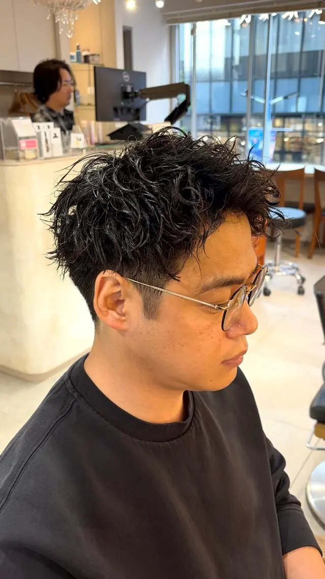 パーマ メンズ アップバング メンズパーマ ツイストスパイラルパーマ スパイラルパーマ カット ヘアカラー 🌞塙　湧貴🌞 スパイキーショートのヘアスタイル