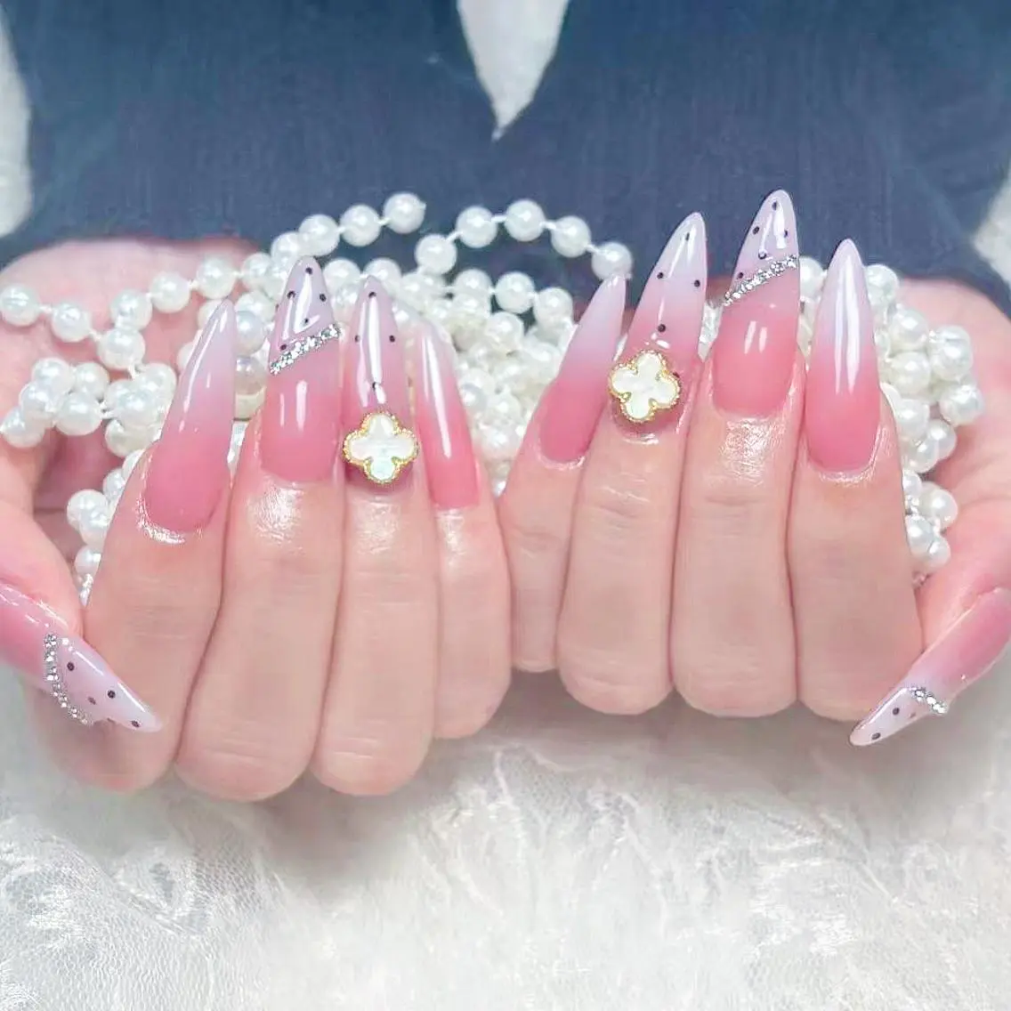ネイル アートネイル オーロラネイル 長さ出し フットネイル ガーリー 🎀まゆ 🪽🐾のネイルデザイン
