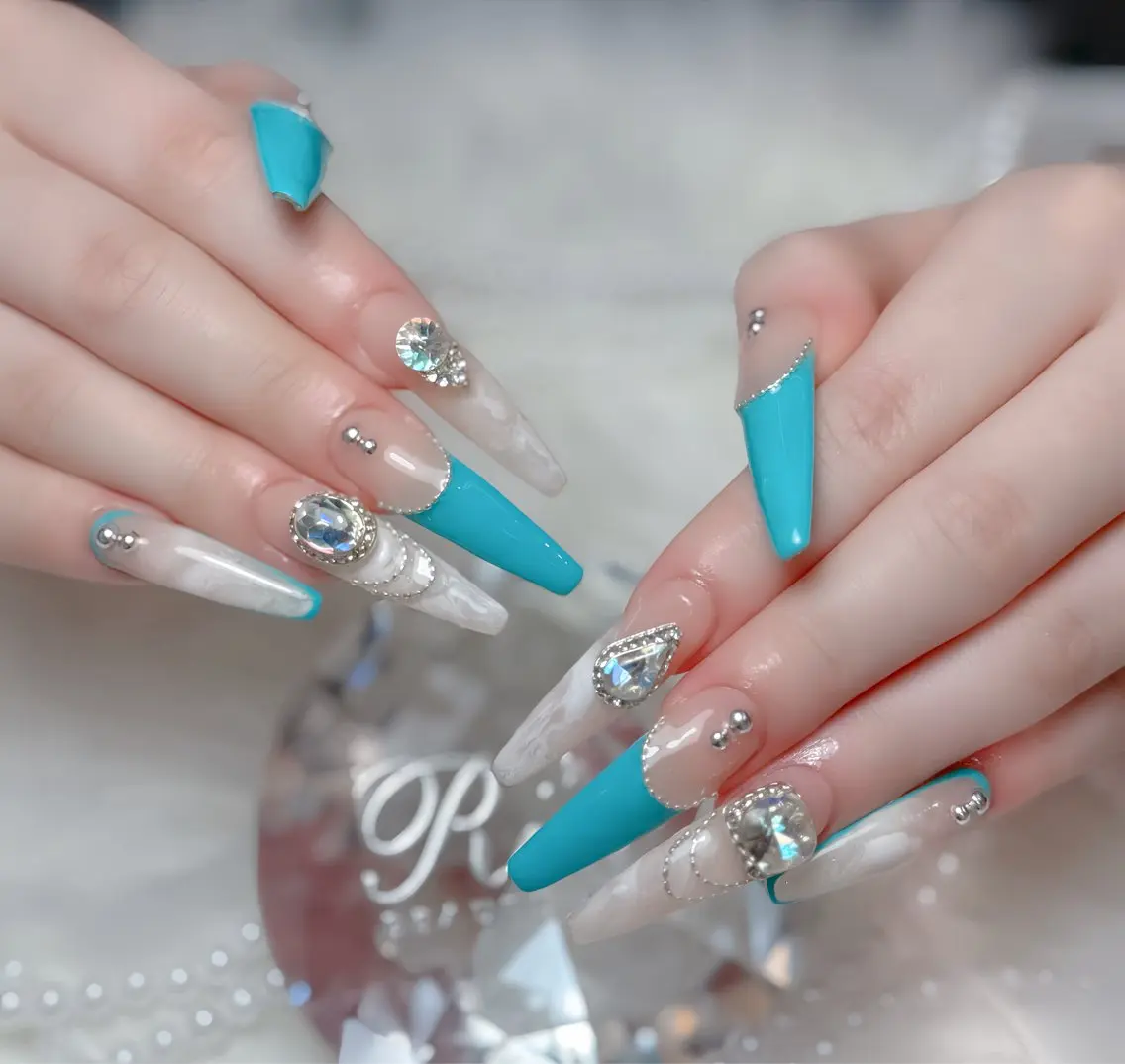 ネイル オーロラネイル チークネイル 桜ネイル クリアネイル ドット ハンドネイル Rin Nail 新大久保店のネイルデザイン