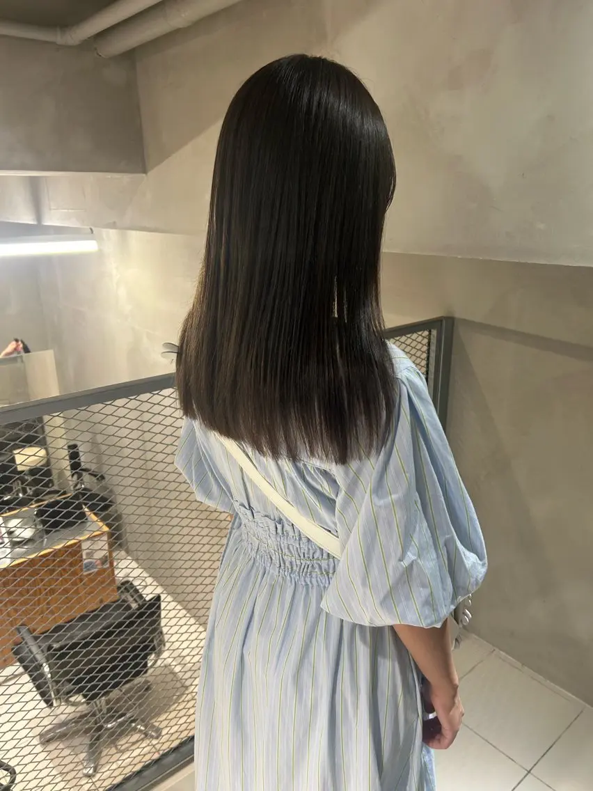 セミロング カラー ブリーチ 透明感カラー グレージュ オリーブグレージュ オリーブグレー カット ヘアカラー トリートメント 透明感カラー🫧 nanohaのヘアスタイル