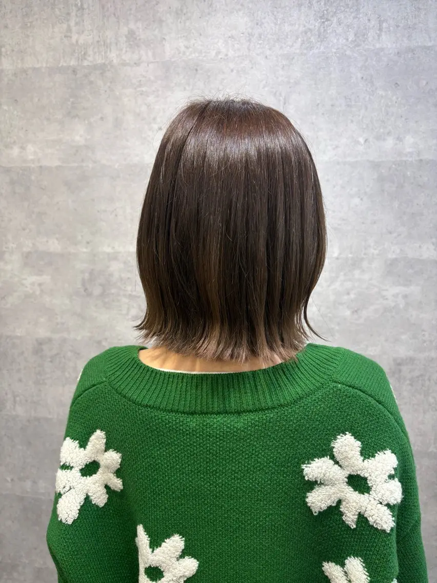 ミディアム カット ヘアカラー トリートメント U-ra NAMIのヘアスタイル