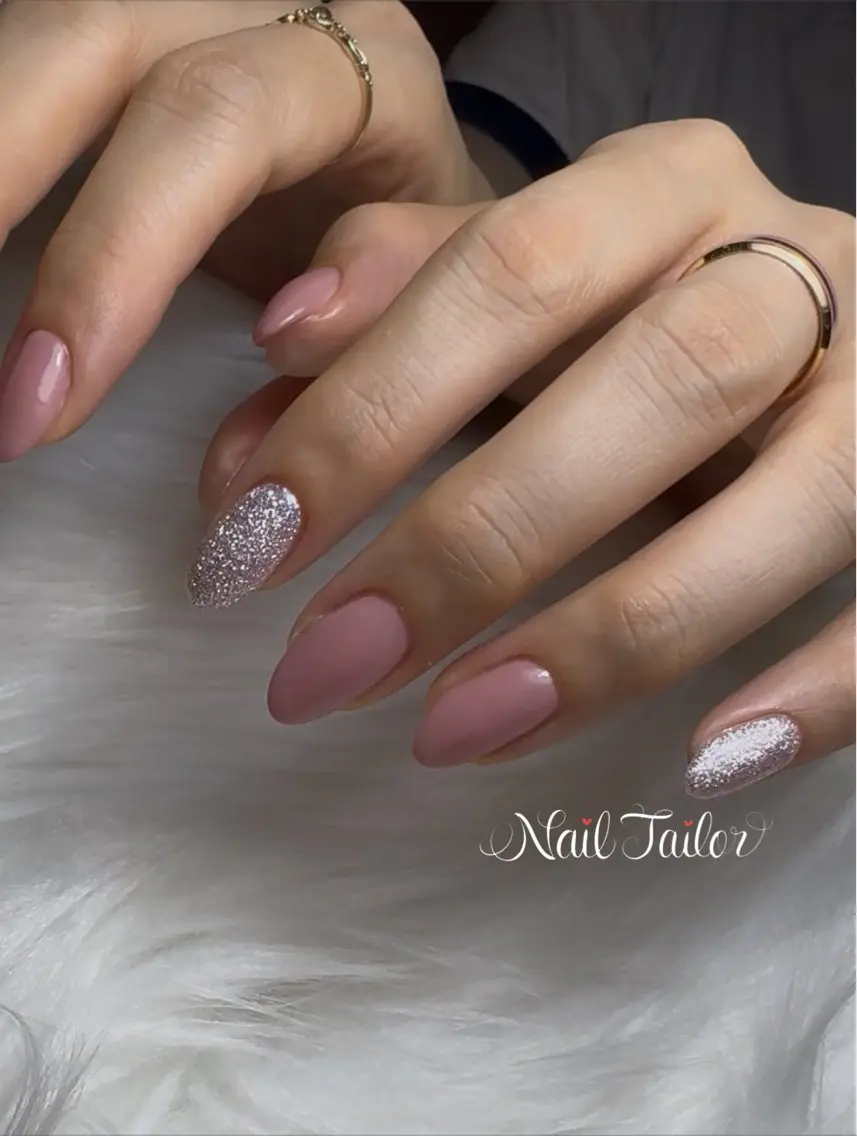 ネイル ブルー 長さ出し キラキラネイル ラメ(グリッター) オフィスネイル ハンドネイル NailTailor ネイルテイラーのネイルデザイン