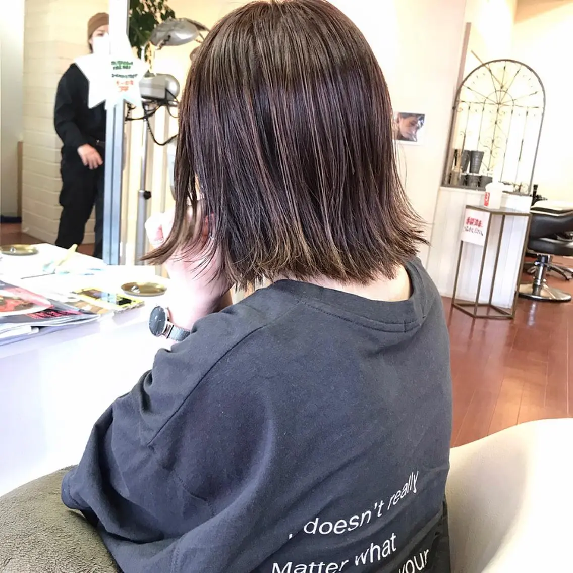 ミディアム カラー ブリーチ ハイライトカラー ハイライト ヨシダ トオルのヘアスタイル