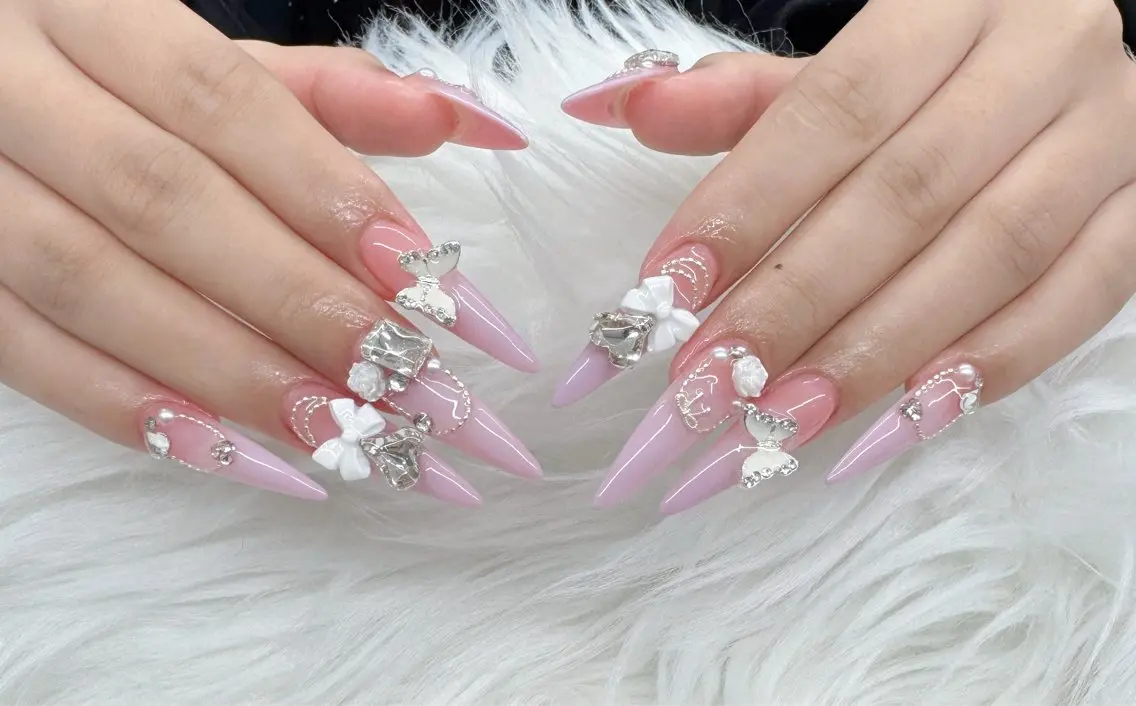 ロング ハンドネイル LuCie Nailのネイルデザイン