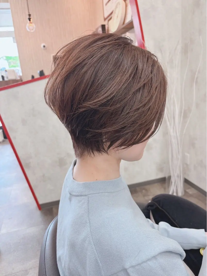 ショート カラー 藤田 麗安のヘアスタイル