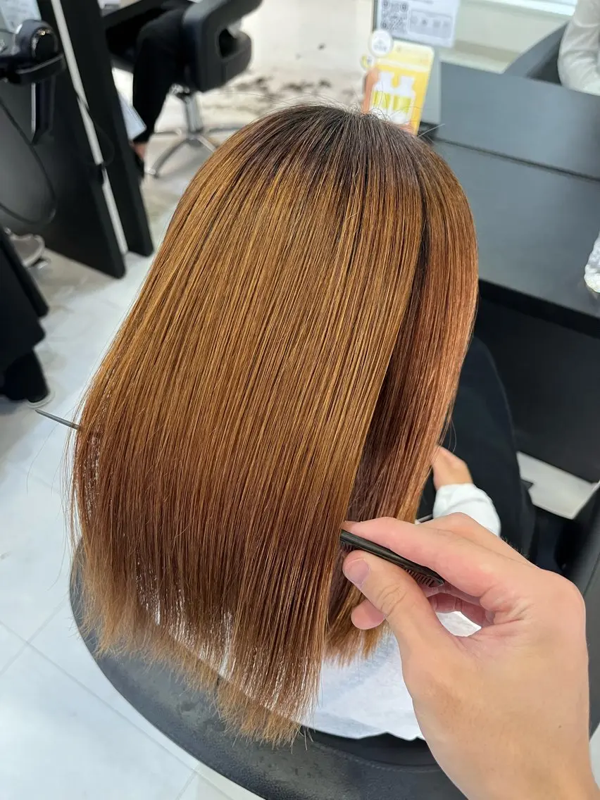 ミディアム カラー パーマ カット 縮毛矯正 トリートメント 諸岡 玲のヘアスタイル