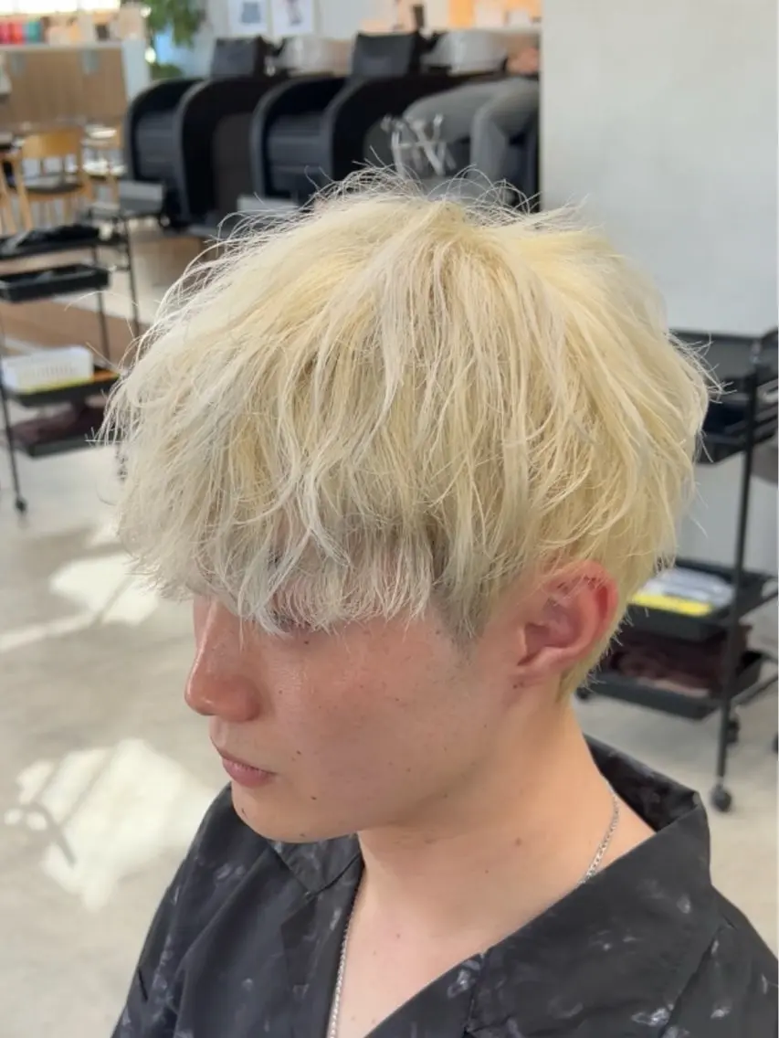 ショート カラー メンズ ブロンド ホワイトブロンド カット ヘアカラー メンズパーマ/ 新潟駅/佐藤裕のヘアスタイル