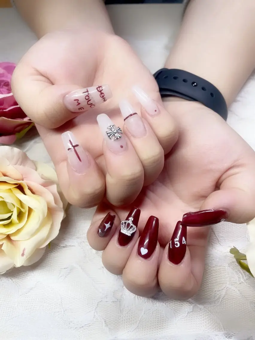 ネイル ボルドー 長さ出し ホワイト A.free✧*｡ アレルギー対応✧*｡のネイルデザイン