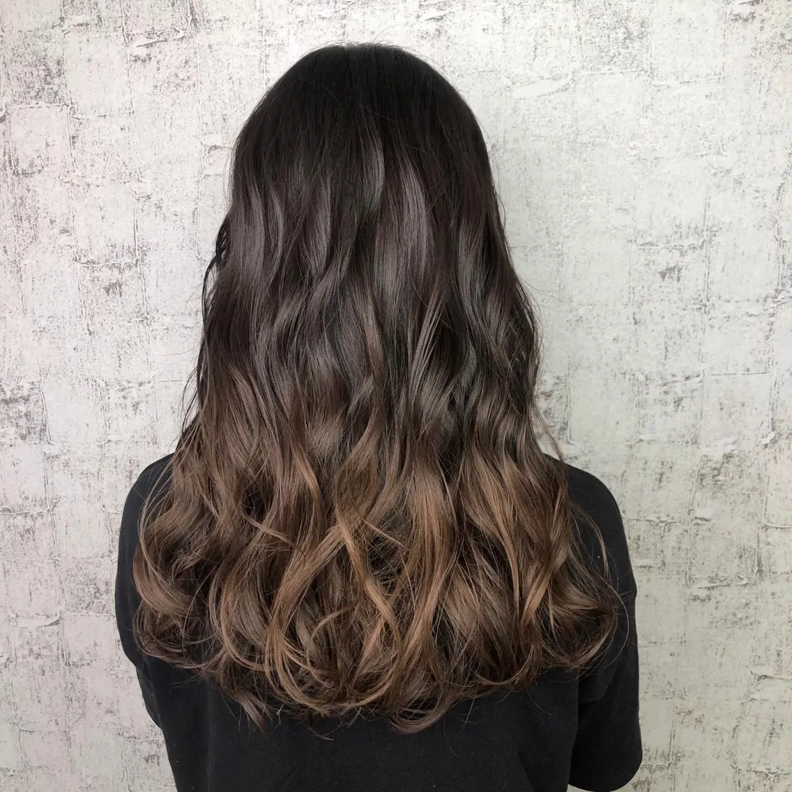 ロング カラー ベージュカラー デザインカラー グラデーションカラー 小顔レイヤー/ ベージュ🤍Rieのヘアスタイル