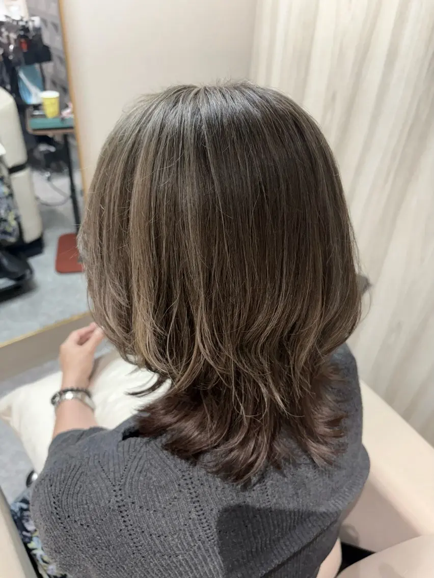ミディアム レイヤーカット Natsumi🤍 横浜のヘアスタイル