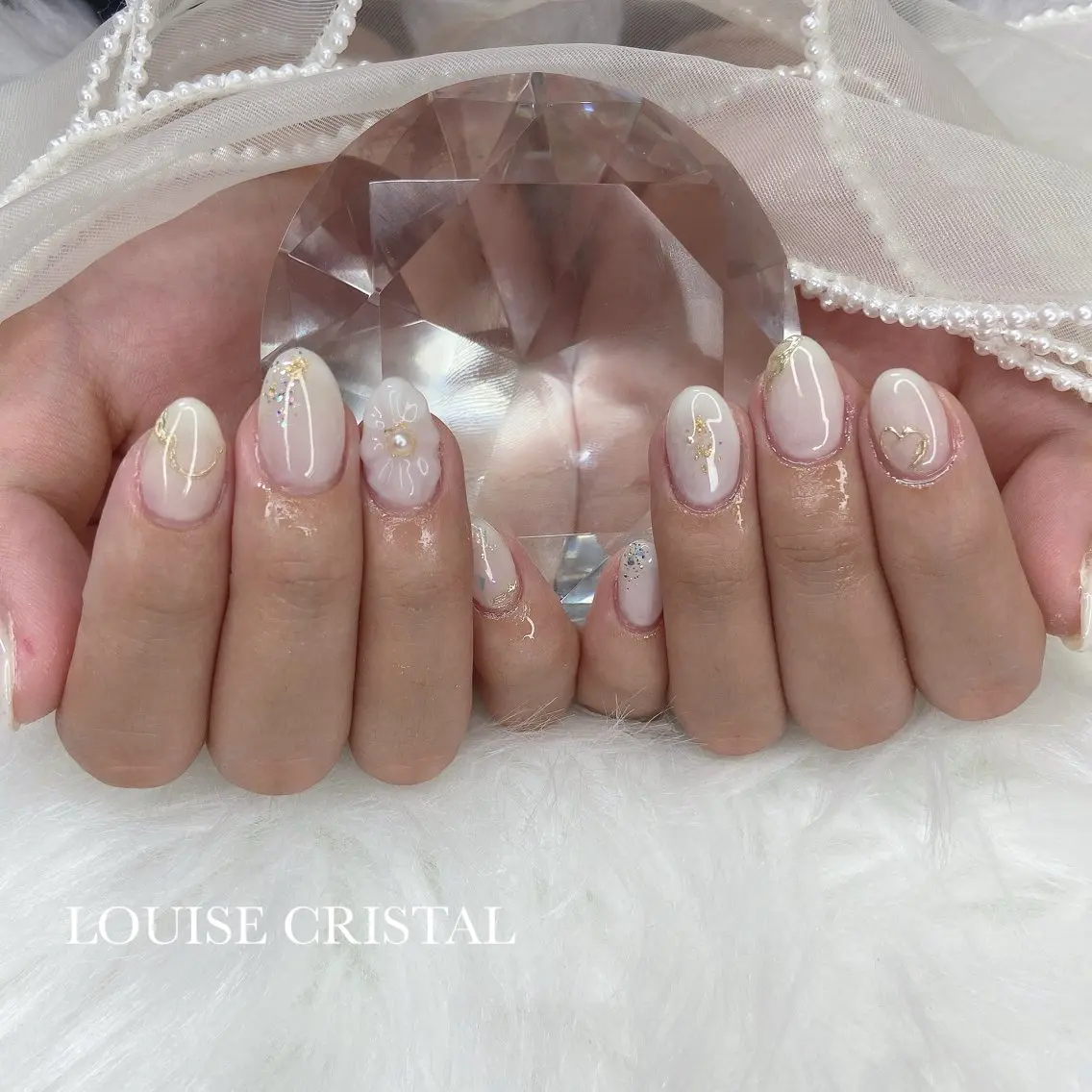 ネイル ハンドネイル LOUISE CRYSTALのネイルデザイン