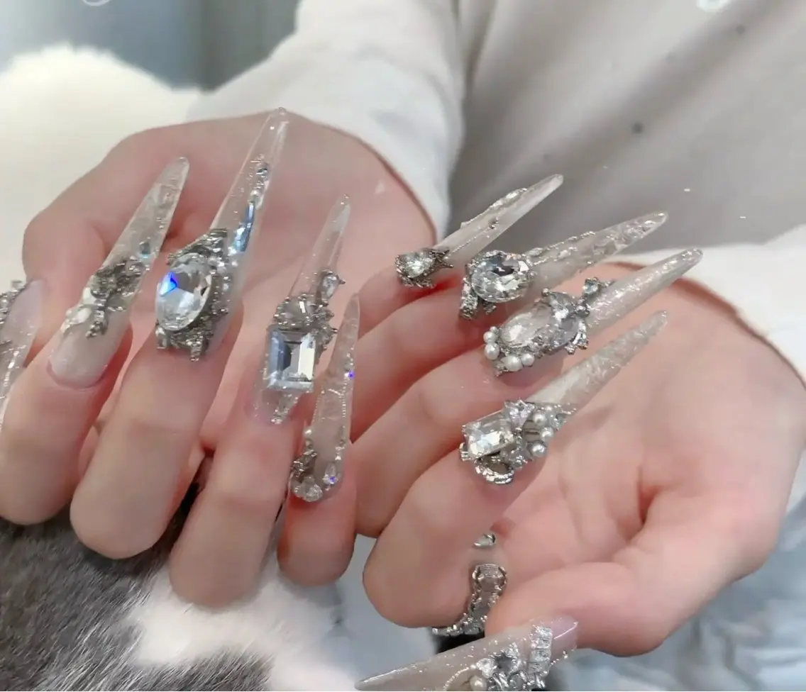 ネイル 長さ出し ゴージャス キラキラネイル 韓国ネイル ロングネイル ハンドネイル Yoxie Nailのネイルデザイン