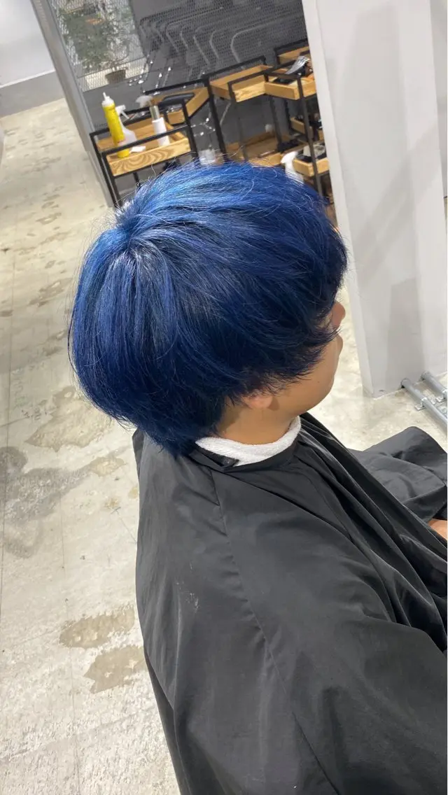 ショート カラー ブリーチ ブルーカラー 村田 健のヘアスタイル