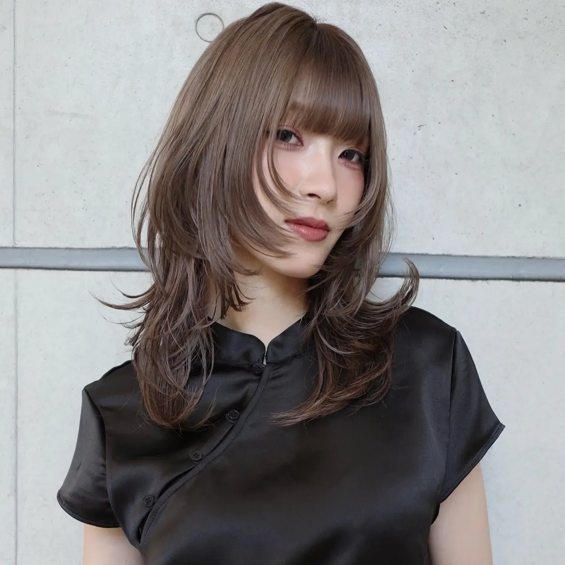 ミディアム カラー ボブレイヤー ミディアムレイヤー ブリーチ 透明感カラー ダブルカラー カット ヘアカラー トリートメント nonoka オリーブ/レイヤーのヘアスタイル