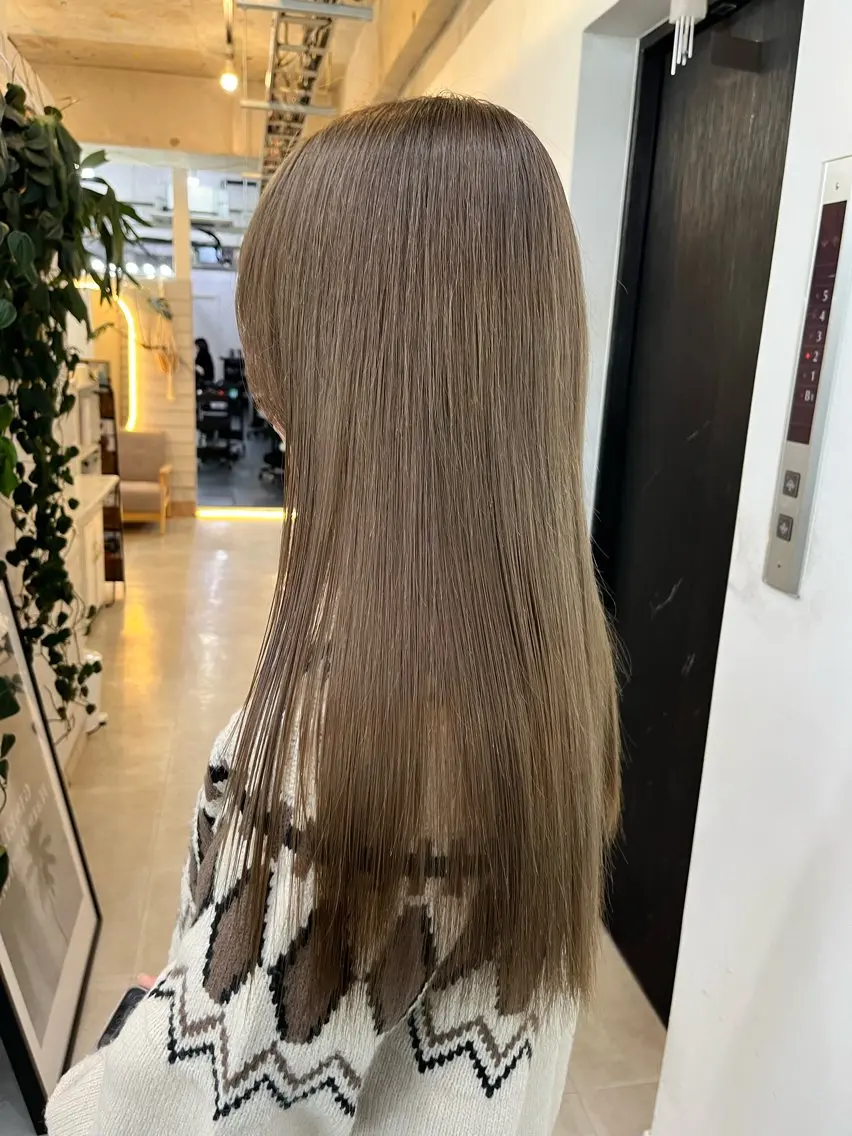 ロング カラー グレージュ ヘアカラー トリートメント ブリーチ有無Wカラー メンズパーマ大成のヘアスタイル